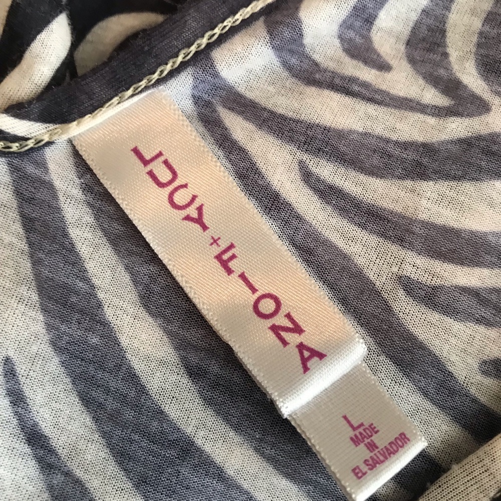 ✨✨Cute Zebra Top!✨✨ - Picture 4 of 5